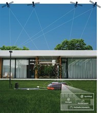 System EFLS 2.0 w robotach Navimow łączy technologie GNSS i RTK, które współpracują, aby zapewnić precyzyjne pozycjonowanie i lokalizowanie robota. GNSS odpowiada za odbiór sygnałów satelitarnych, natomiast RTK koryguje te dane, zwiększając dokładność do 1 cm. System ten jest wspomagany sztuczną inteligencją, co dodatkowo zwiększa jego efektywność i precyzję działania.
Technologia EFLS 2.0 pozwala uzyskać doskonałe wyniki koszenia nawet na nierównym i złożonym terenie. Gdy sygnał satelitarny jest słaby, dzięki wizualnemu mapowaniu VisionFence AI, koszenie przebiega prawie tak samo precyzyjnie, aż sygnał satelitarny ponownie osiągnie wystarczającą siłę. Dzięki temu Navimow skutecznie porusza się nawet w trudnych warunkach, zapewniając optymalne rezultaty.