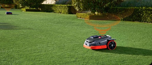 Tak,  Segway Navimow X315 ma wbudowany moduł Access Connect (czasami nazywany Access+ 4G), który pozwala na zdalne sterowanie robotem, monitorowanie pracy i odbieranie powiadomień przez aplikację, nawet gdy użytkownik nie jest w pobliżu ogrodu.Dzięki temu robot może:przesyłać dane o koszeniu i stanie baterii,aktualizować mapę ogrodu w czasie rzeczywistym,i umożliwiać bezpieczne zdalne włączanie i wyłączanie urządzenia.