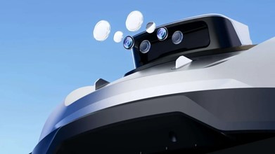 Nie  może pracować w nocy. Powód jest prosty: jego system Vision AI wymaga światła dziennego lub sztucznego oświetlenia o wysokiej intensywności, żeby prawidłowo wykrywać przeszkody i orientować się w ogrodzie. Po zmroku kamera nie działa skutecznie, więc uruchamianie robota w ciemności może skończyć się kolizjami lub utknięciem. Innymi słowy, robot działa tylko w dzień lub przy dobrze oświetlonym terenie.