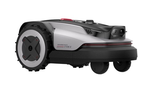 Robot koszący Roborock poruszający się po zielonym, zadbanym trawniku Kup już dziś a jutro ciesz się pięknie skoszonym trawnikiem! 