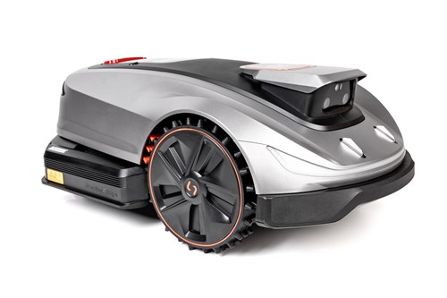 Robot koszący C-MOW-X5 Cedrus z technologią RTK do precyzyjnego koszenia trawnika o powierzchni do 2000 m²