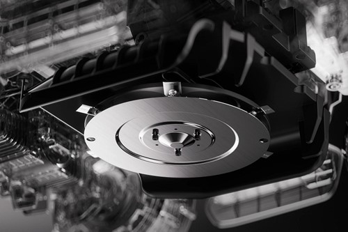 Robot koszący Roborock RockMow Z150 AWD z systemem VSLAM pracujący w dużym ogrodzie na nierównym terenie - kup teraz