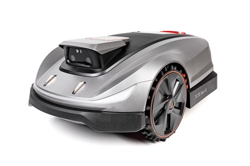 Robot koszący C-MOW-X5 Cedrus z technologią RTK do precyzyjnego koszenia trawnika o powierzchni do 2000 m²