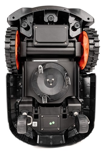 Robot koszący C-MOW-X7 Orion Cedrus z technologią RTK do precyzyjnego koszenia trawnika o powierzchni do 6000 m²
