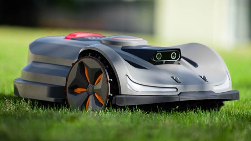 Robot koszący C-MOW-X7 Orion Cedrus z technologią RTK do precyzyjnego koszenia trawnika o powierzchni do 6000 m²