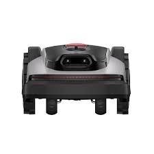 Robot koszący Roborock poruszający się po zielonym, zadbanym trawniku Kup już dziś a jutro ciesz się pięknie skoszonym trawnikiem! 