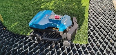 Dowiedz się, jak zaprojektować i wykonać poprawne obrzeża trawnika, aby umożliwić docinanie krawędzi przez robota koszącego. Poradnik dla wszystkich posiadaczy automatycznych kosiarek!