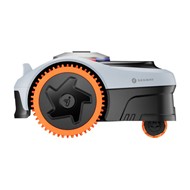 Robot koszący Segway i205 z napędem na wszystkie koła pracujący na nierównym terenie ogrodu