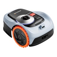 Robot koszący Segway i210 z napędem na wszystkie koła pracujący na nierównym terenie ogrodu