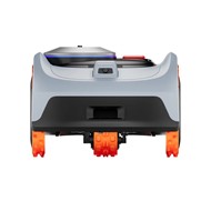 Robot koszący Segway i210 z napędem na wszystkie koła pracujący na nierównym terenie ogrodu