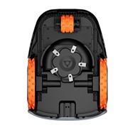 Robot koszący Segway i210 z napędem na wszystkie koła pracujący na nierównym terenie ogrodu