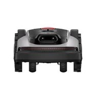 Robot koszący Roborock poruszający się po zielonym, zadbanym trawniku Kup już dziś a jutro ciesz się pięknie skoszonym trawnikiem! 